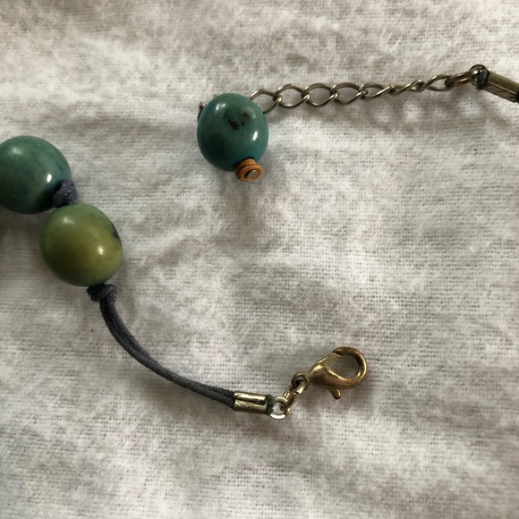 Gorgeous green substantial beaded necklace - Picture 5 of 7